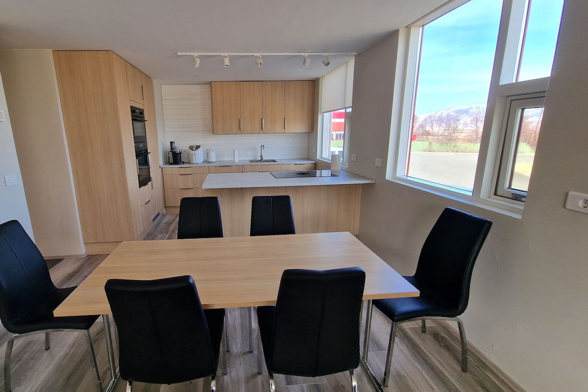 Comfort Apartment, 3 Bedrooms, Mountain View | Private kitchen