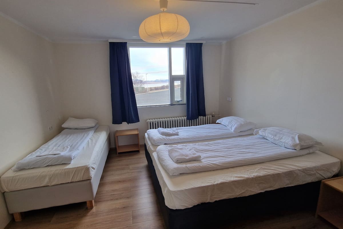 Classic Triple Room, Private Bathroom, Lake View | Iron/ironing board, free WiFi, bed sheets