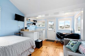 WiFi, bed sheets - Shore Delight – Studio for 2! (York)