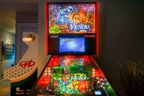 Game room - In-Home Arcade | Hot Tub | Golf | Close to Beach (Old Orchard Beach)