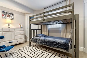 Game room with bunk bed, 6 commercial-grade arcade games, wet bar, and Xbox - In-Home Arcade | Hot Tub | Golf | Close to Beach (Old Orchard Beach)