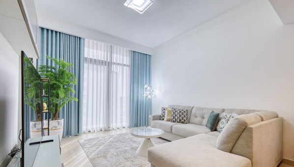 Living area - Exquisite Living in Riviera One Bedroom (Dubai)