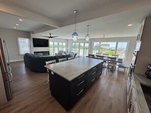Smart TV, fireplace