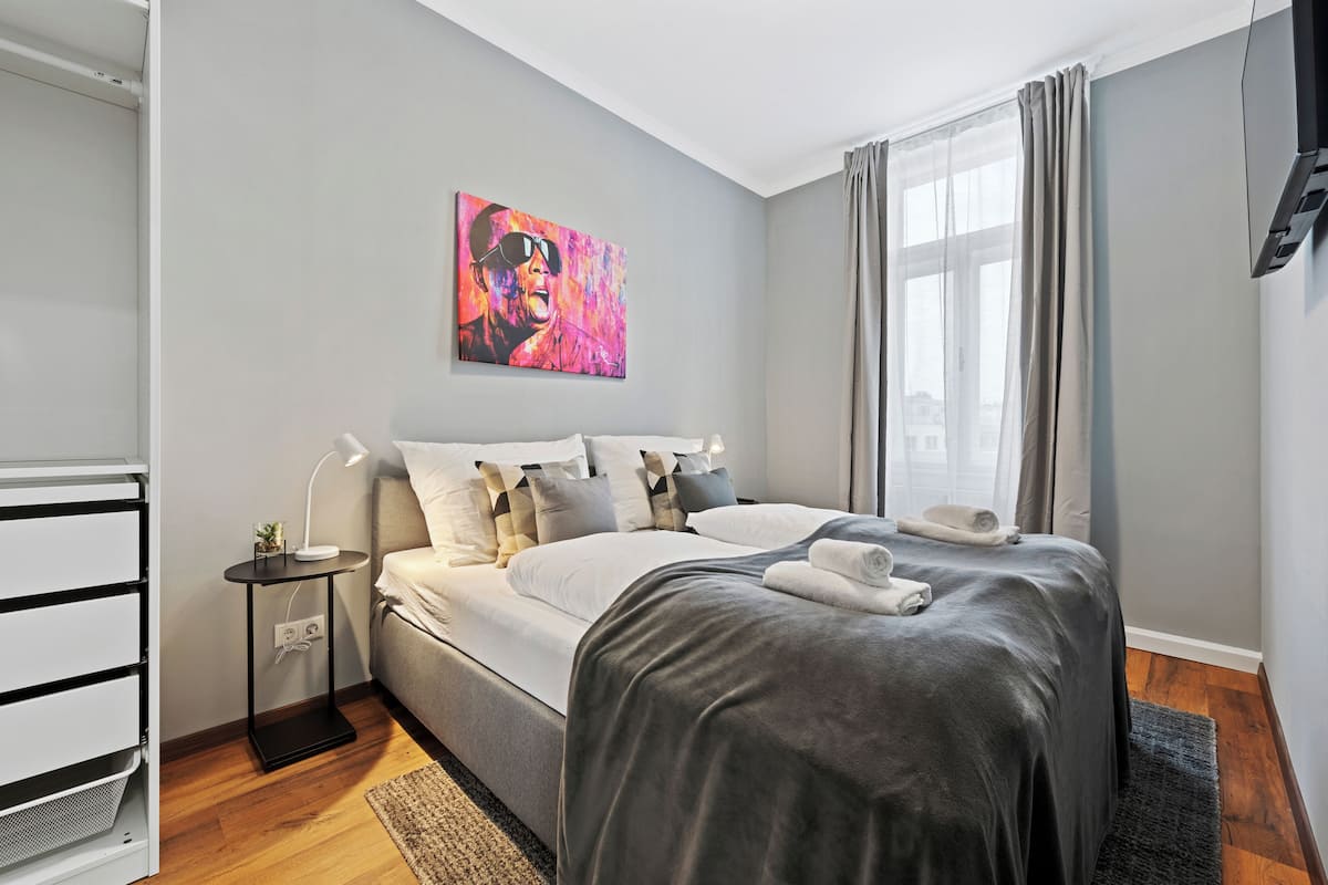 3 bedrooms, laptop workspace, blackout curtains, soundproofing
