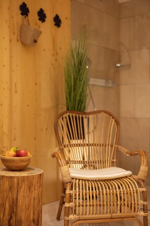 Shower, jetted bath, eco-friendly toiletries