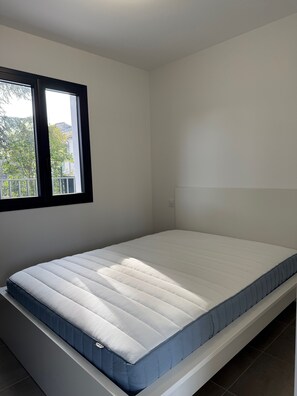 2 室のベッドルーム、WiFi、ベッドシーツ