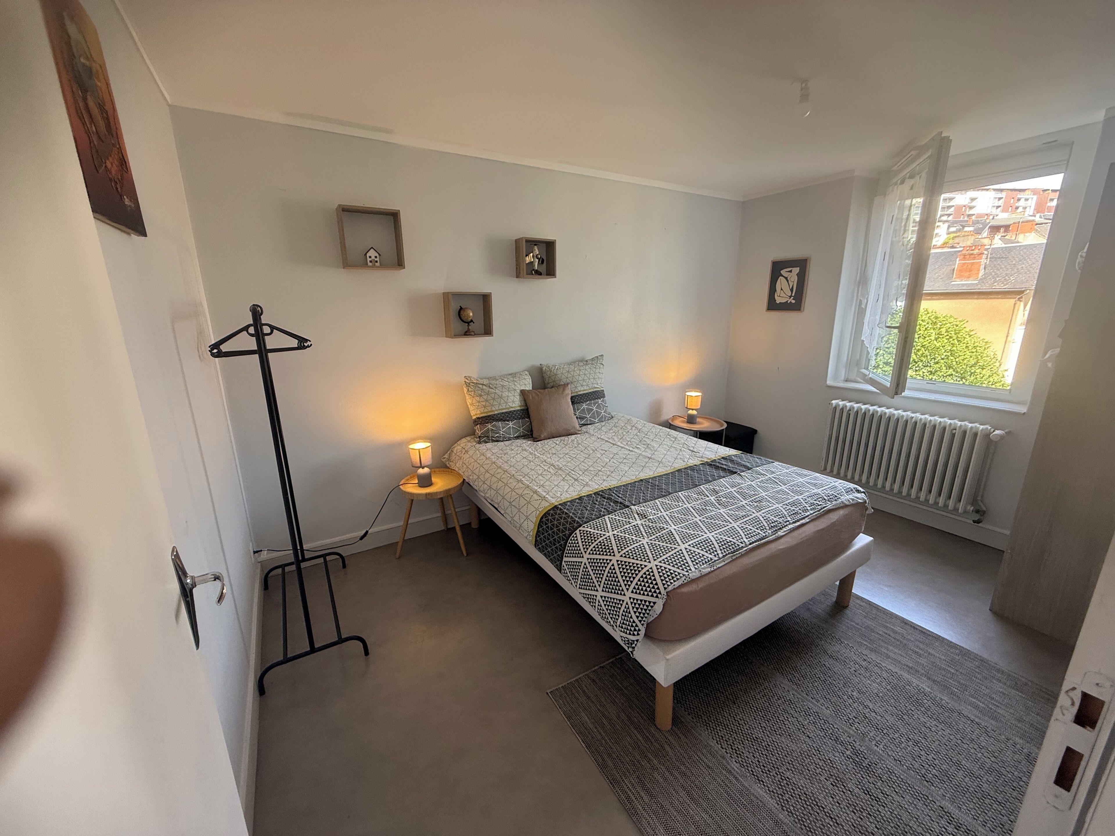 2 slaapkamers, een strijkplank/strijkijzer, gratis wifi, beddengoed