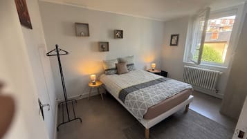 2 slaapkamers, een strijkplank/strijkijzer, gratis wifi, beddengoed