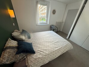 2 chambres, fer et planche à repasser, Wi-Fi gratuit, draps fournis