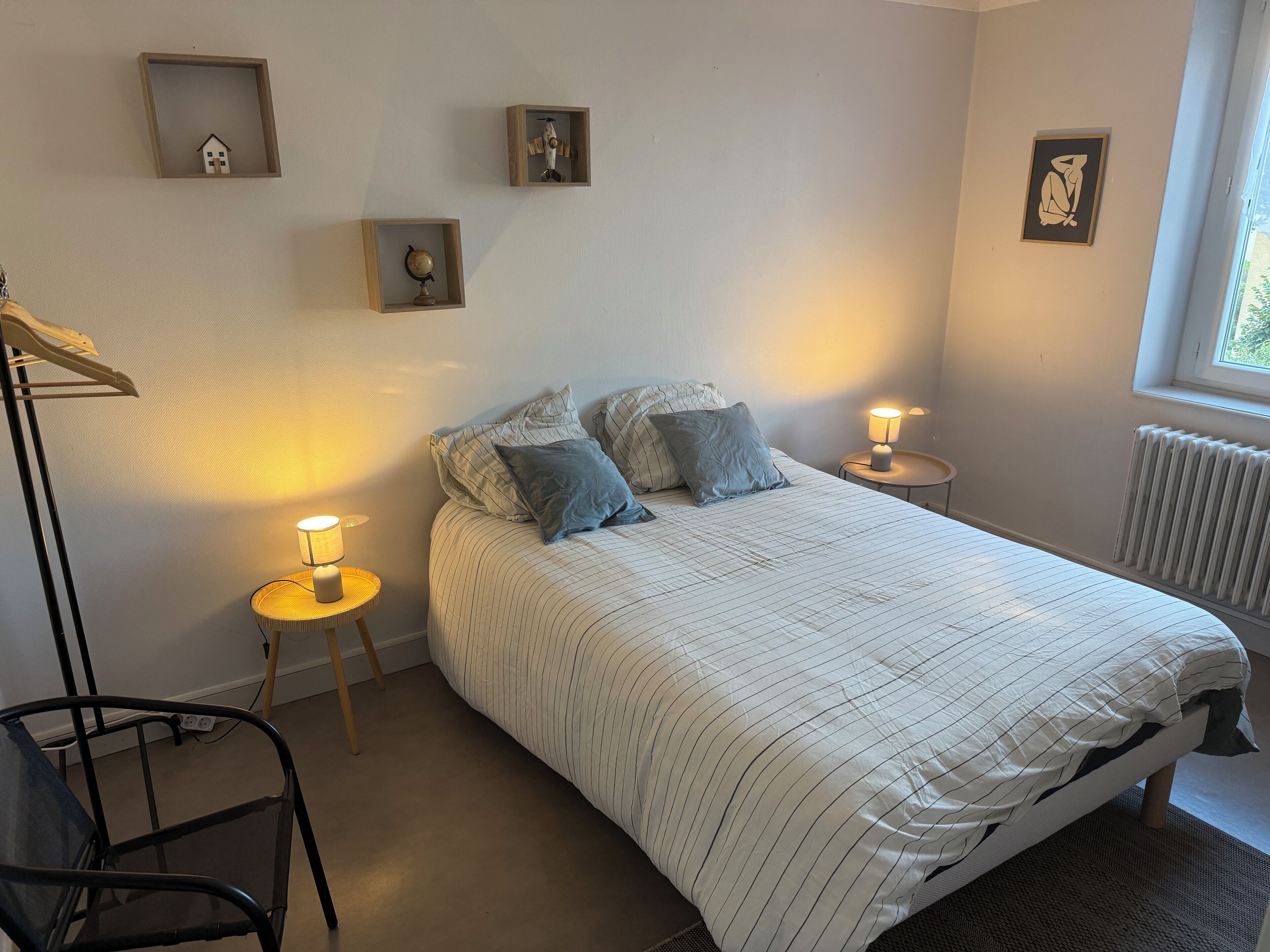 2 室のベッドルーム、アイロン / アイロン台、WiFi (無料)、ベッドシーツ