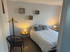 2 chambres, fer et planche à repasser, Wi-Fi gratuit, draps fournis