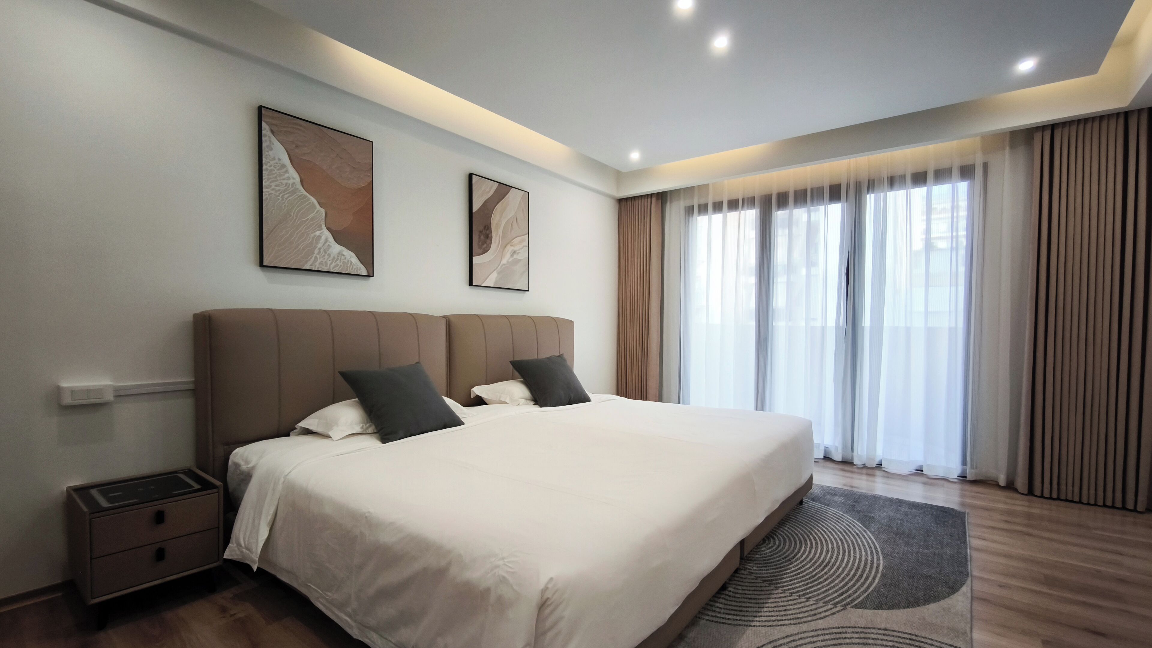 加厚床垫、迷你吧（备有免费物品）、笔记本电脑工作区、遮光窗帘