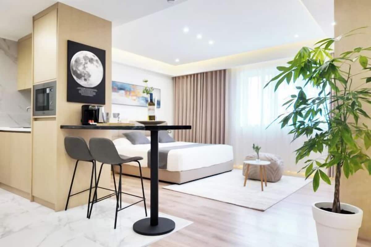 Pillowtop beds, free minibar, laptop workspace, blackout drapes