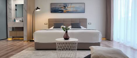 Double Deluxe Suite | Pillowtop beds, free minibar, laptop workspace, blackout drapes