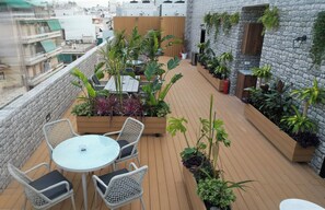 Rooftop terrace - CCLUX Suites-Port Hub & Express Check-in (Piraeus)