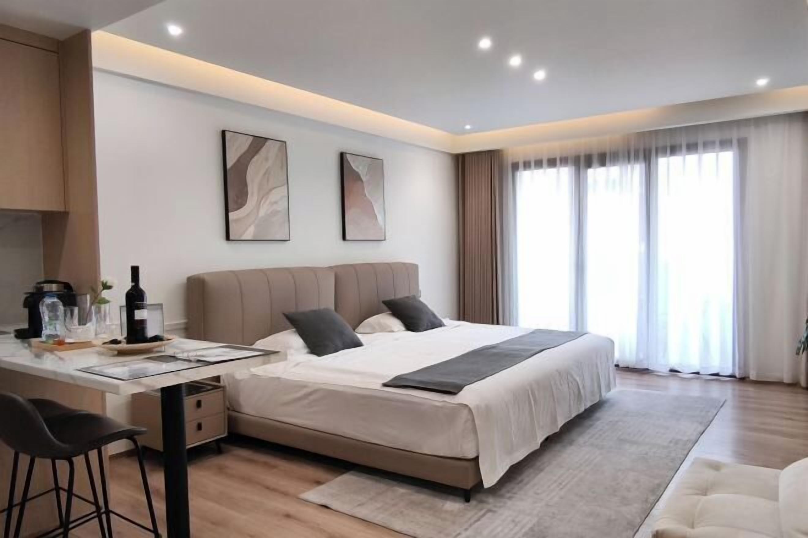 Pillowtop beds, free minibar, laptop workspace, blackout drapes