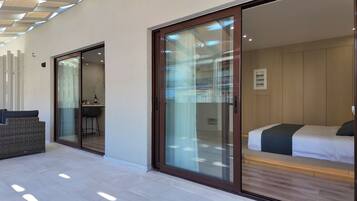 Double Deluxe Suite | Balcony