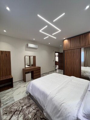 3 室のベッドルーム、アイロン / アイロン台、ベッドシーツ