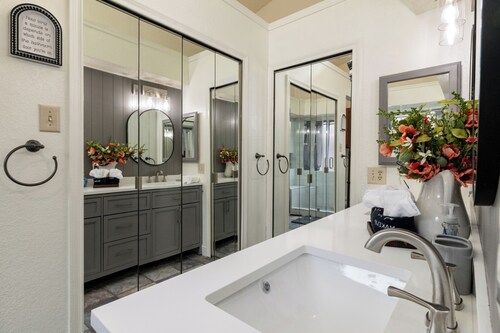 
Pool, Game Room + Office - Near the Frisco Star