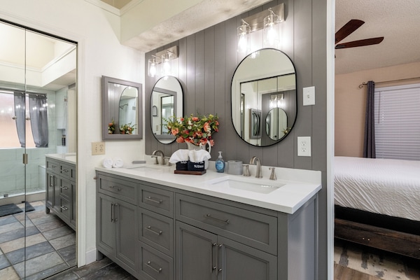 3 chambres, fer et planche Ă repasser, Wi-Fi gratuit, draps fournis