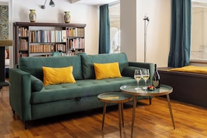 Deluxe Apartment | Living area - Turin Bed & Books by Wonderful Italy (Turin)