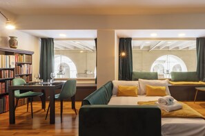 Deluxe Apartment | Living area - Turin Bed & Books by Wonderful Italy (Turin)