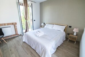 1 bedroom, iron/ironing board, free WiFi, bed sheets - Locanda Stardé: Room Terra (Neive)