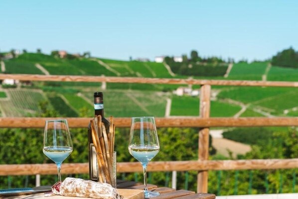 Outdoor dining - Locanda Stardé: Room Terra (Neive)