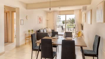 Superior Apartment, Balcony, Pool View | Living area