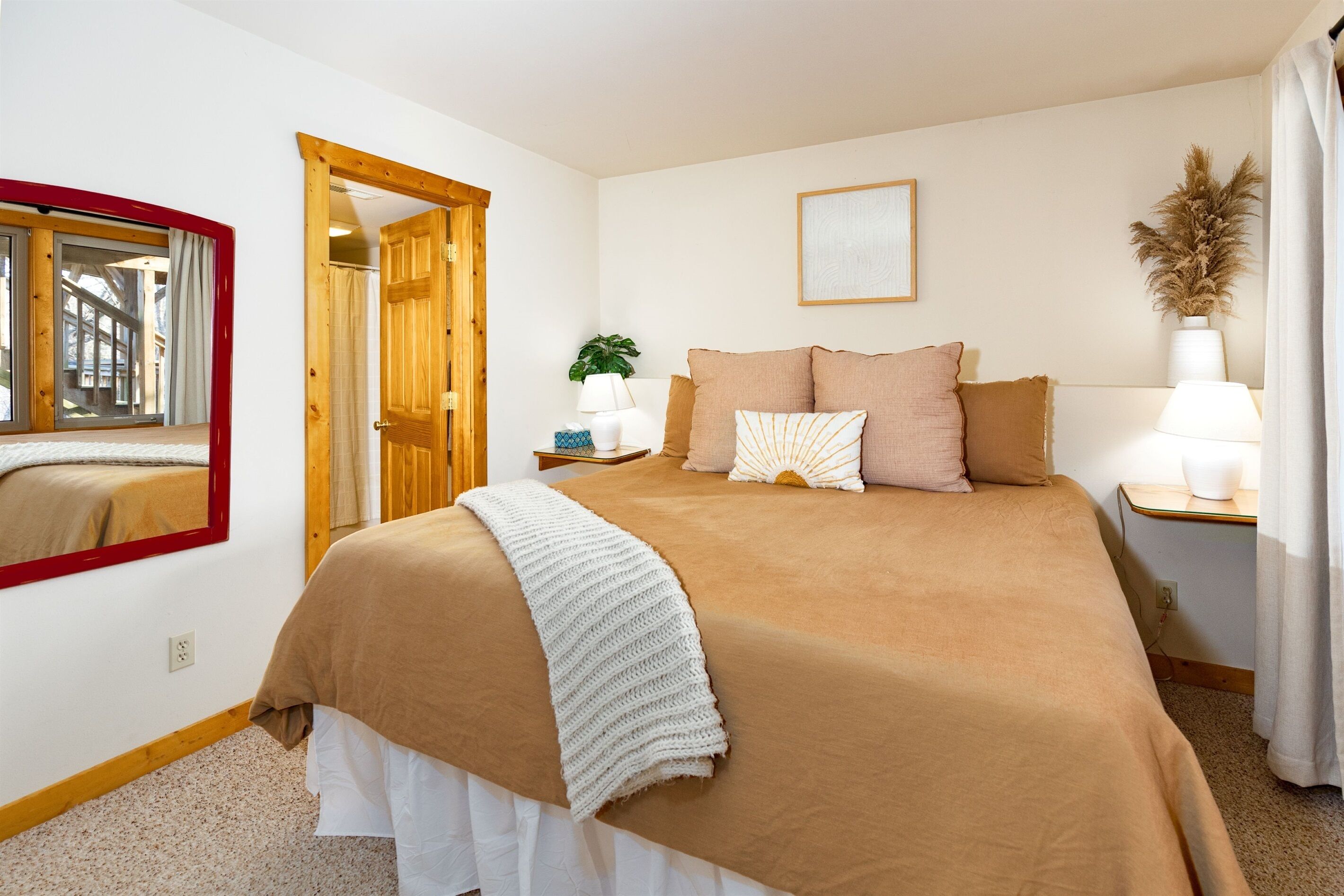 3 bedrooms, iron/ironing board, travel crib, WiFi (free)