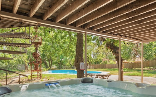 5BR Relaxation Haven Hot Tub Pool Table Fun M