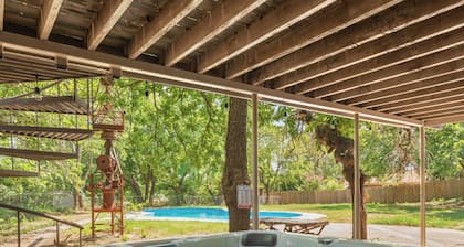 5BR Relaxation Haven Hot Tub Pool Table Fun M