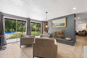 House | 5 bedrooms - 5BR Relaxation Haven Hot Tub Pool Table Fun M (Oklahoma City)