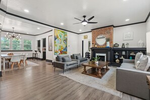 House | 6 bedrooms - 6BR Retreat Comfort Convenience Kitchen 16 (Oklahoma City)