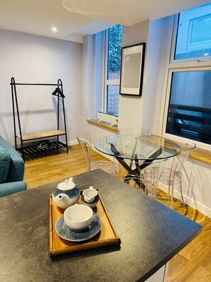 Studio Suite | In-room dining