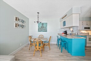 Dining - Pre-Christmas Sale! Beachside w/great view! (Gulf Shores)