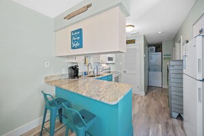 Fridge, microwave, oven, stovetop - Pre-Christmas Sale! Beachside w/great view! (Gulf Shores)