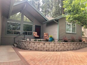 3 bedrooms - Home In The Pines Near Downtown w Hottub (Flagstaff)