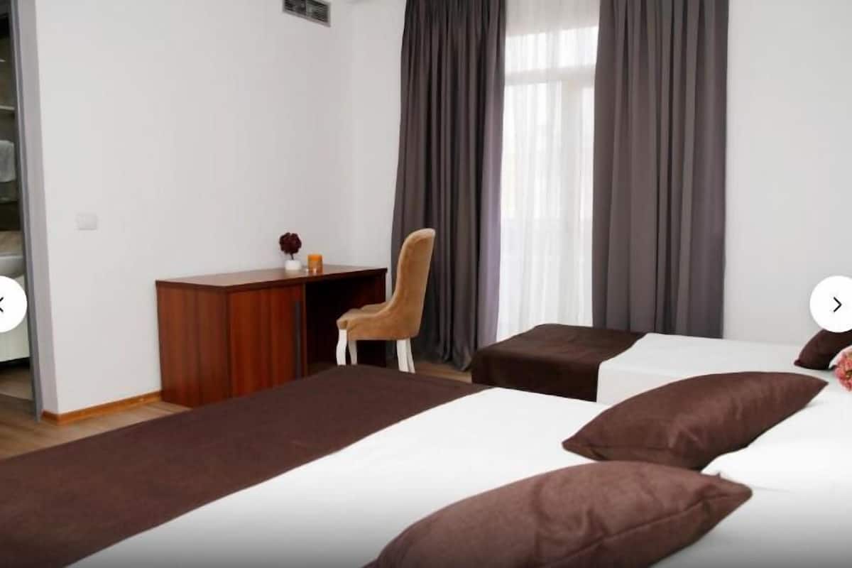Minibar, Schreibtisch, laptopgeeigneter Arbeitsplatz, kostenloses WLAN