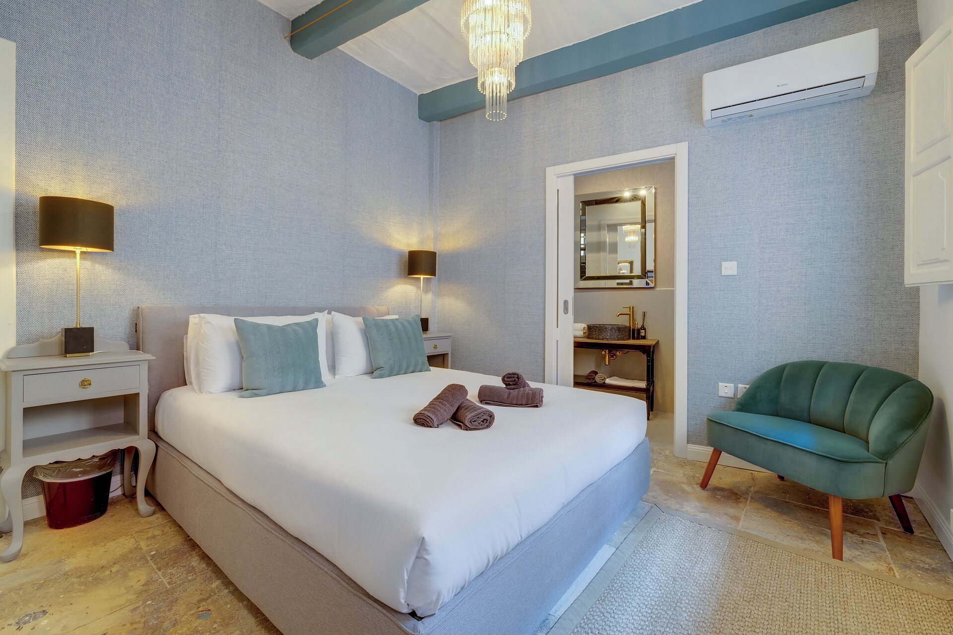 1 chambre, fer et planche à repasser, Wi-Fi gratuit, draps fournis
