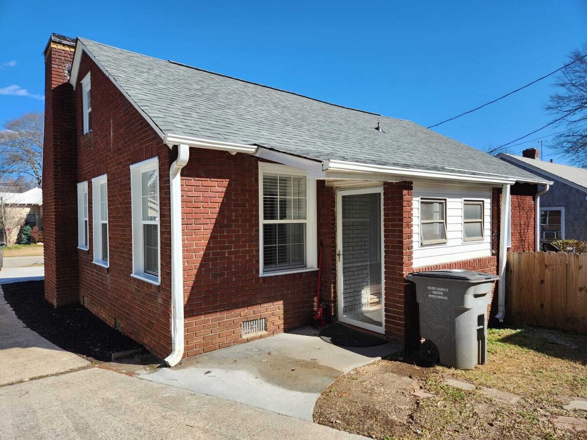 Lucky 13 Retreat – Cozy 2BR Getaway Near Downtown Greenville!