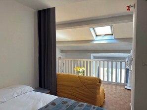 3 chambres, fer et planche à repasser, lit parapluie, draps fournis