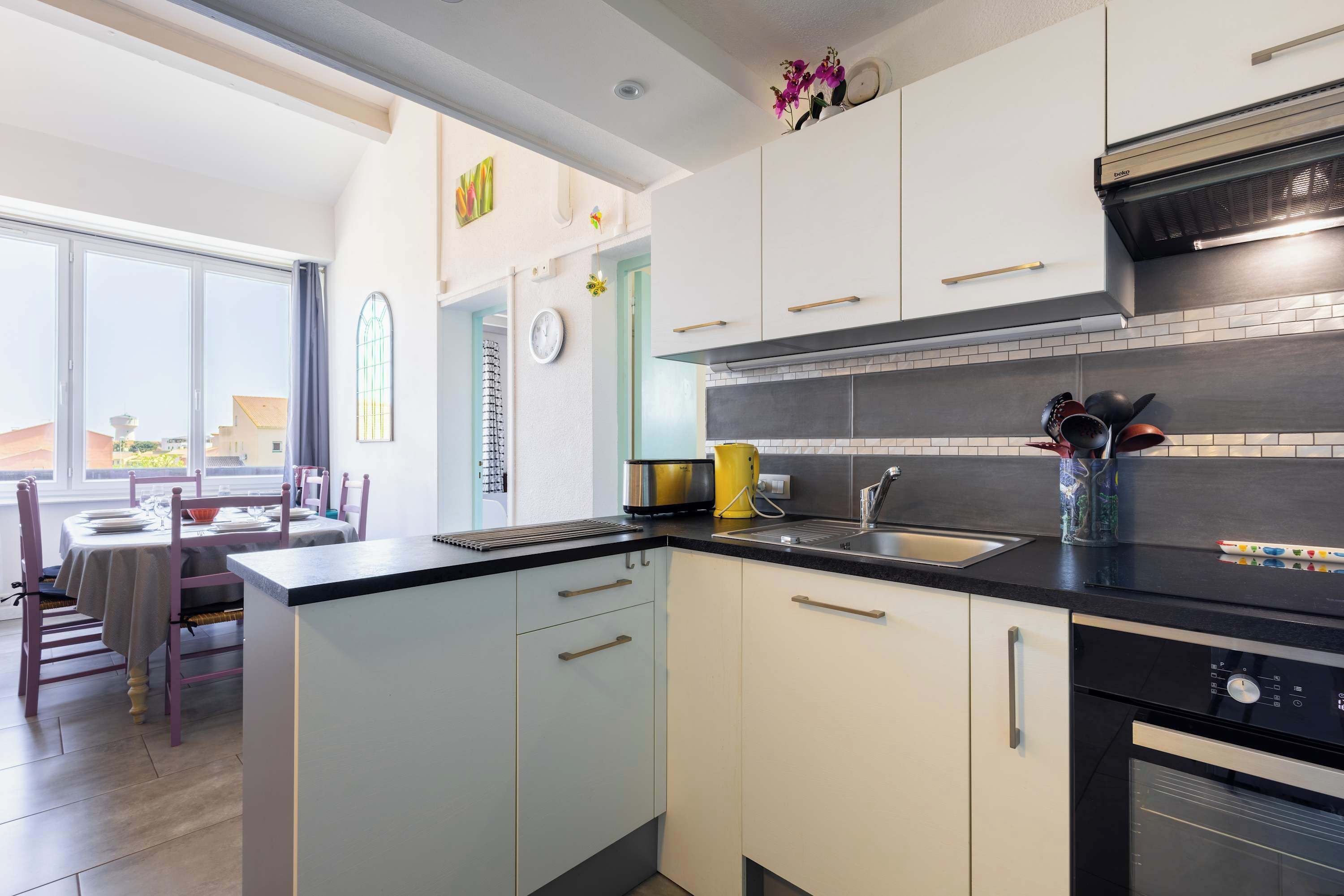 Fridge, stovetop, coffee/tea maker, cookware/dishes/utensils