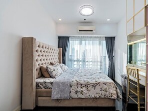 1 bedroom, iron/ironing board, WiFi, bed sheets - The exclusive Milano by Versace is located in an excellent central location. (Makati)