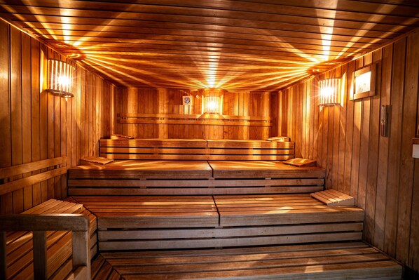 Couples treatment room(s), deep-tissue massages, massages