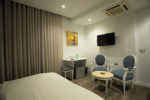 Quarto casal standard | 1 quarto, cofres nos quartos, cortinas blackout, Wi-Fi de cortesia