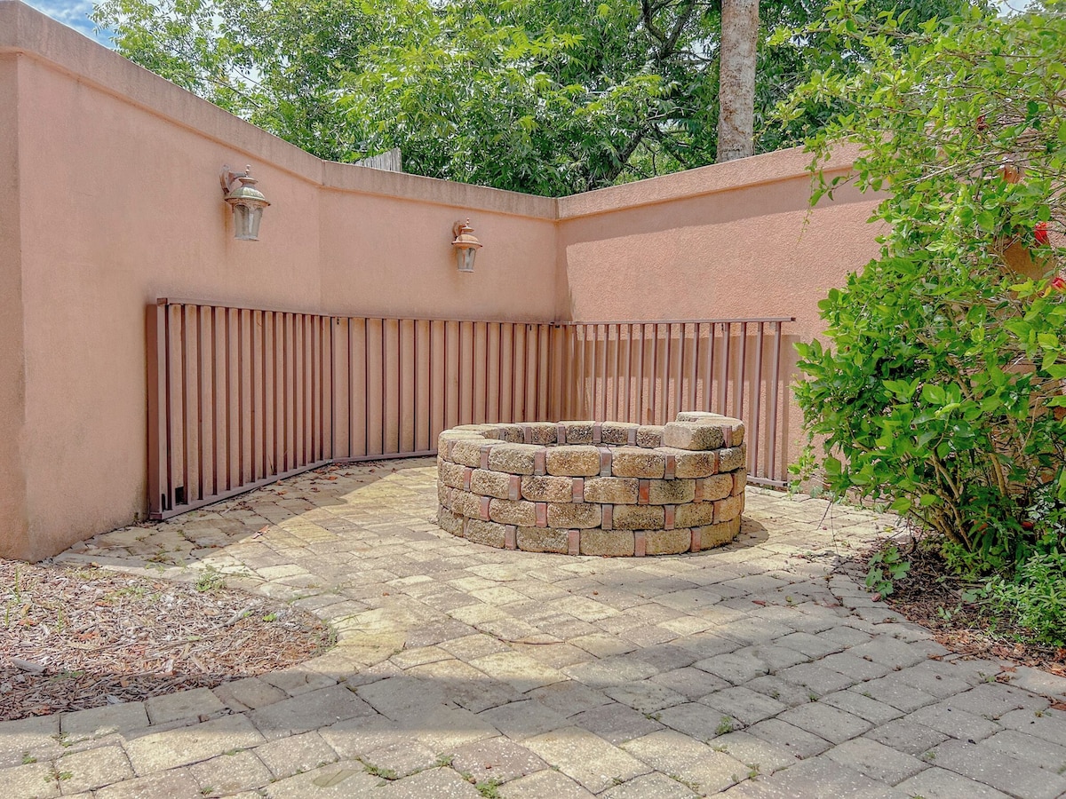 Photo 17 of Spacious 4 BR Home Near Historic Downtown at 133 South St in Lincolnville