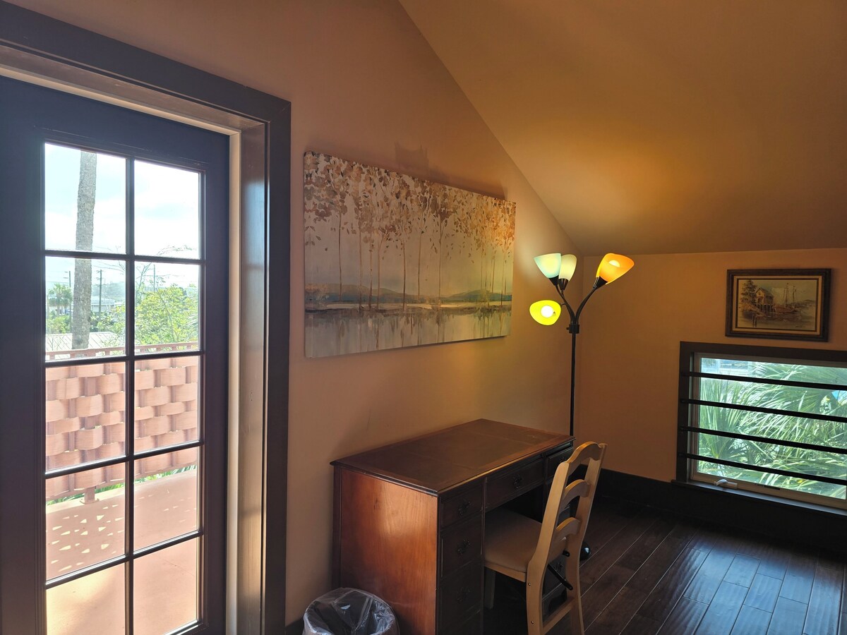 Photo 8 of Spacious 4 BR Home Near Historic Downtown at 133 South St in Lincolnville