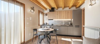 Silia's Home - Two Bedroom Apartment, Sleeps 4