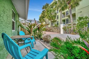 Apartment | Terrace/patio - Stones Throw Beachside Bungalow 2 AT THE Beach (Indian Rocks Beach)